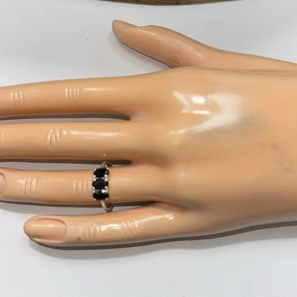 BLACK SPINEL RING, SIZE 8 - Picture 4 of 5